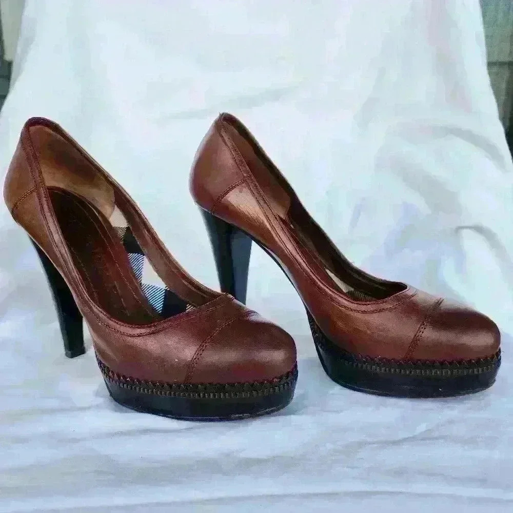 Burberry Brown Leather Pumps Serrated Platform Edge Vintage Designer Heels